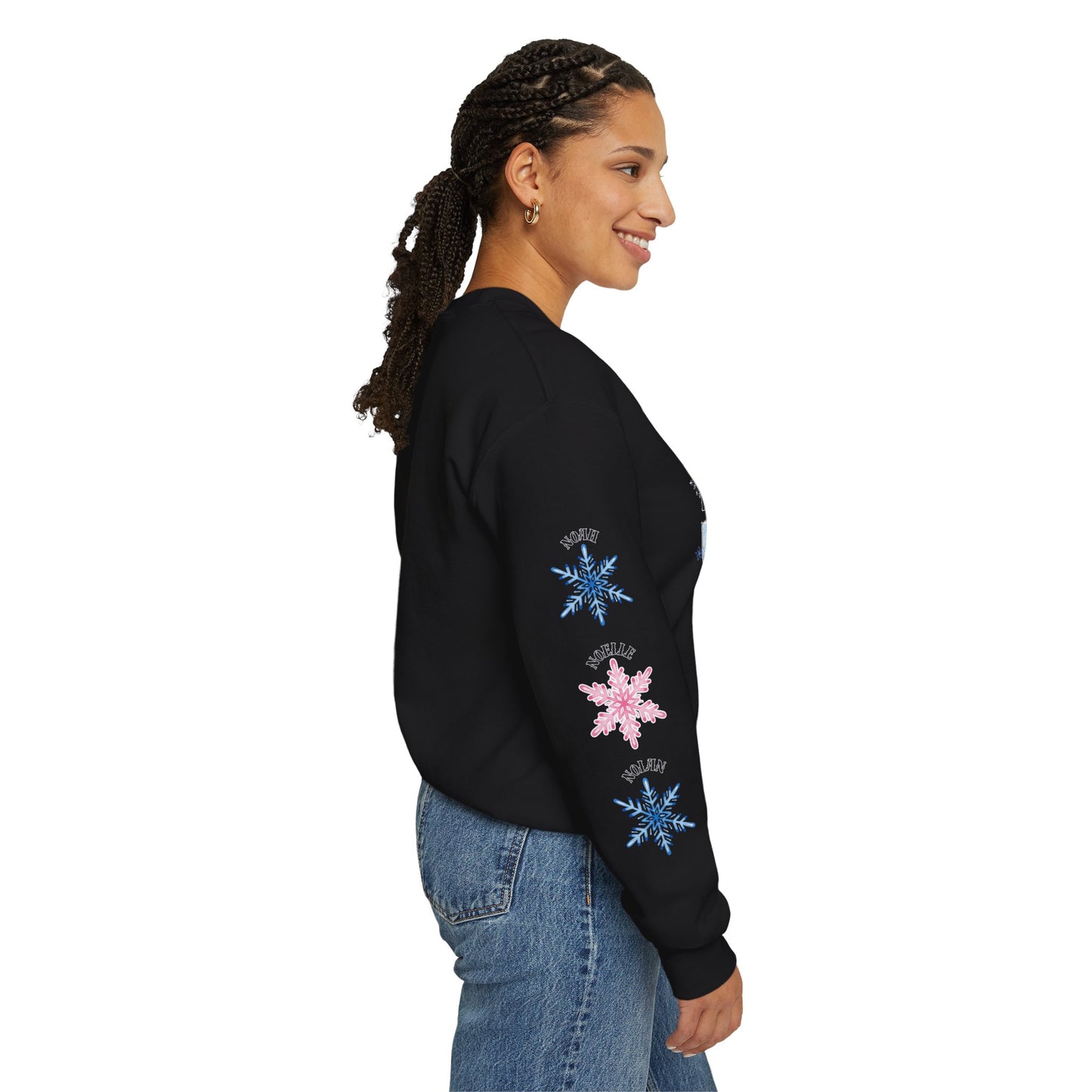 Custom MAMA Snowflake Sweatshirt – Snowflake Mom Tee – Cozy Christmas Gift for Moms