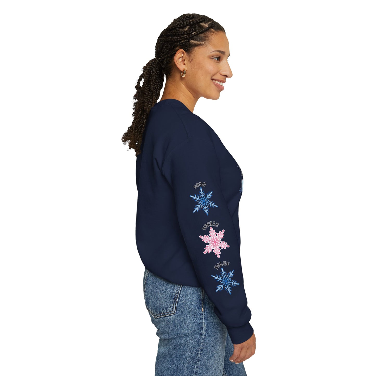 Custom MAMA Snowflake Sweatshirt – Snowflake Mom Tee – Cozy Christmas Gift for Moms