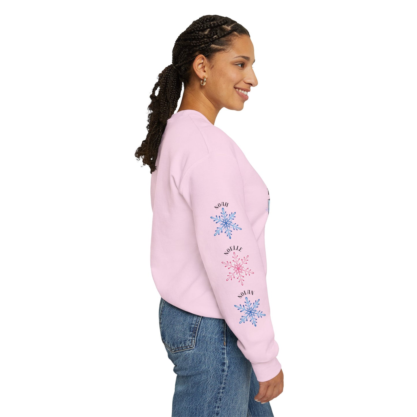 Custom MAMA Snowflake Sweatshirt – Snowflake Mom Tee – Cozy Christmas Gift for Moms