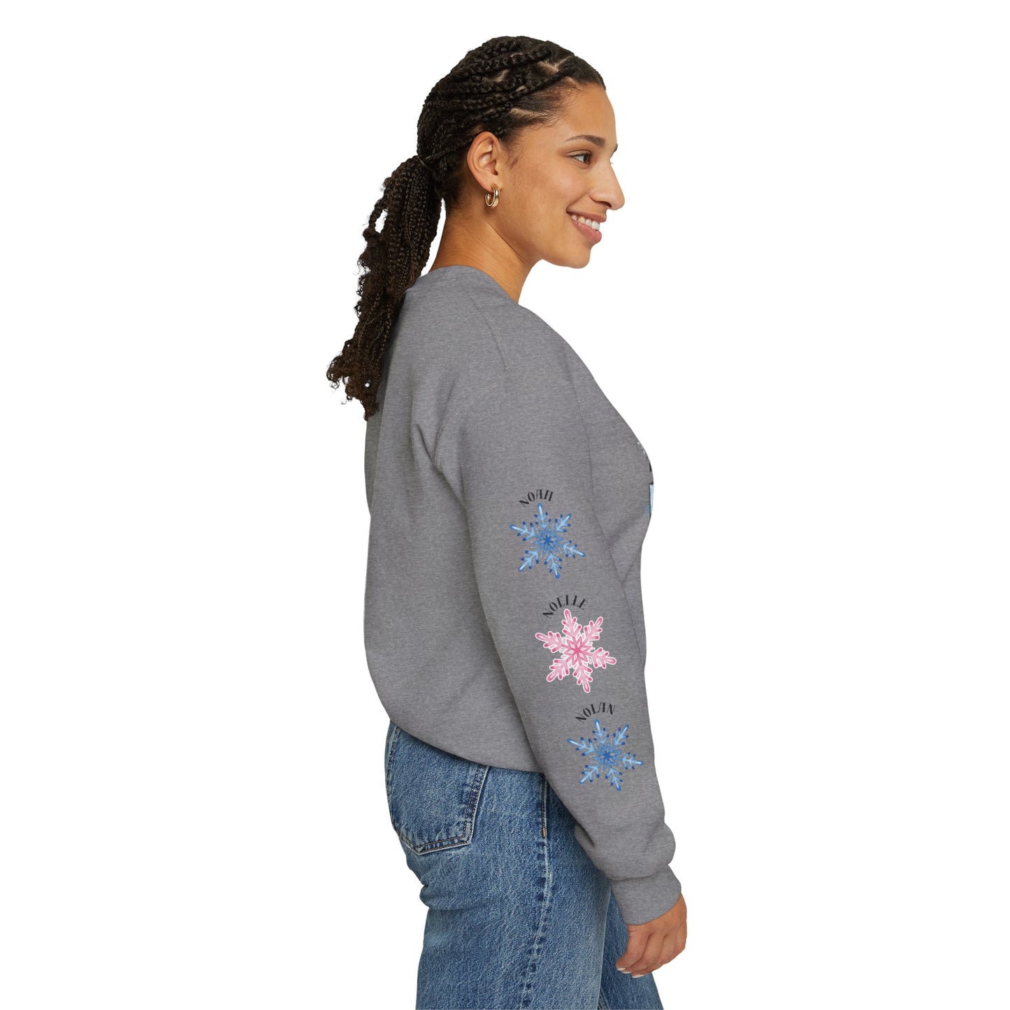 Custom MAMA Snowflake Sweatshirt – Snowflake Mom Tee – Cozy Christmas Gift for Moms